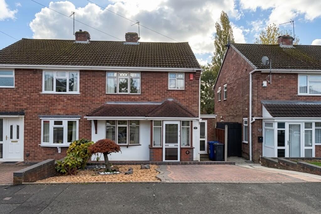 3 bed property in Nanaimo Way, Kingswinford